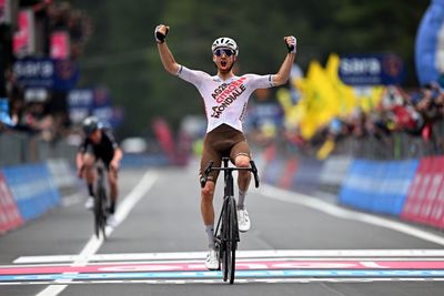 Giro d'Italia: Aurélien Paret-Peintre powers to victory at Lago Laceno on stage 4