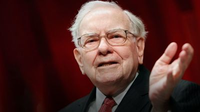 Warren Buffett Responds to U.S. Dollar Doomsayers