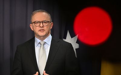 PM defends budget spending, denies inflation fears