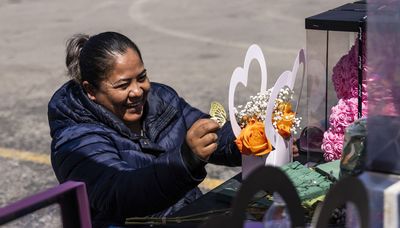 Latino flower vendors see brisk sales for Mother’s Day, which is celebrated May 10 in Mexican, other Latin American communities