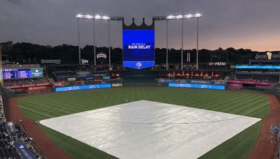 White Sox, Royals delayed by rain in Kansas City