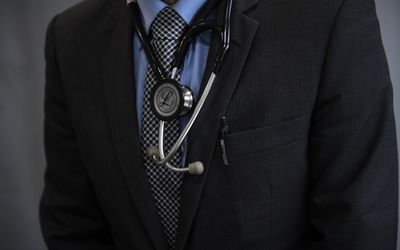 Up to $70,000 in payments to lure doctors to rural Qld