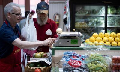US inflation beat forecasts in April but remained high at 4.9%