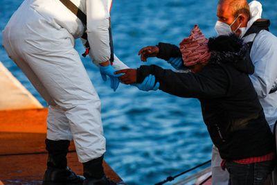 Italy arrests 29 for smuggling migrants from Greece, Turkey