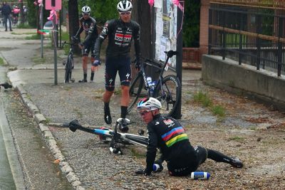Groves wins wet Giro stage as dog unseats Evenepoel