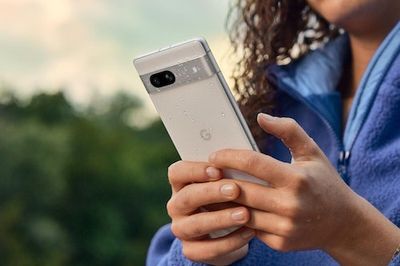 Google's Pixel 7a Brings Better Cameras and More AI to the Best Deal in Android Phones
