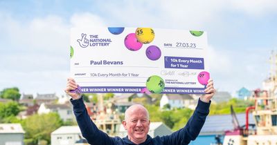 Builder celebrates winning £120,000 lottery win with sweet gift for colleagues