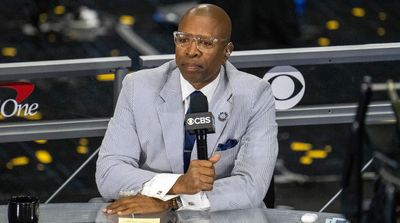 Kenny Smith Explains Why ’90s Rockets Would’ve ‘Smacked’ Bulls in NBA Finals