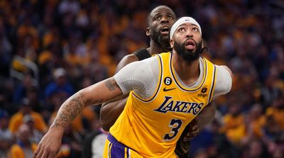 Lakers’ Anthony Davis Exits Game 5 vs. Warriors With Apparent Head Injury