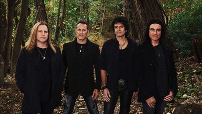 Vivian Campbell: "I'm sixty years old now but I still play like I'm sixteen in my head"
