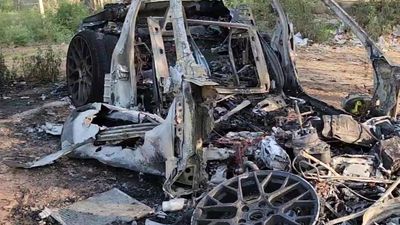 Speeding car burns to ashes after colliding with tree in Gurugram