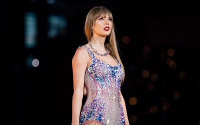 Taylor Swift fans sent into frenzy over mystery book