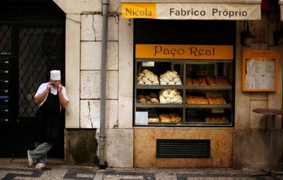 Portugal to ban smoking in most places, restrict tobacco sales