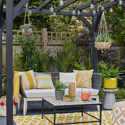 What is the most durable type of outdoor furniture? Experts reveal the best material to buy