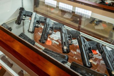 Adults under 21 can’t be barred from buying handguns, judge rules