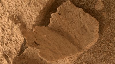 Curiosity rover finds water-carved 'book' rock on Mars (photo)