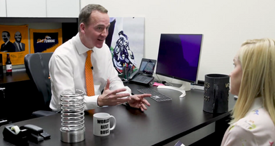 Peyton Manning, Angela Kinsey announce Broncos’ schedule in funny video