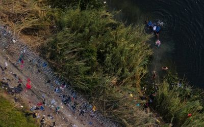 Migrants rush to cross US border before rule changes