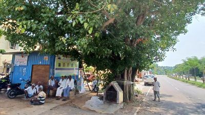 Election hangover keeps farmers away from their land, agriculture takes back seat in Karnataka