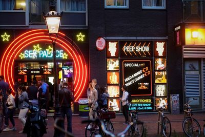 Amsterdam bans outdoor pot smoking in red-light district