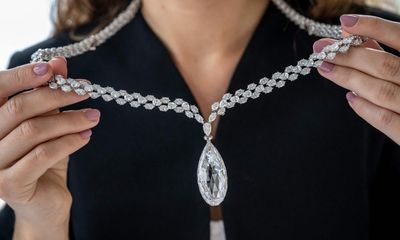 Auction of £120m of jewels to go ahead despite Jewish groups’ concerns