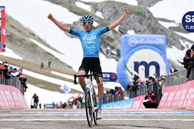 CW Live: Davide Bais wins stage seven of the Giro d'Italia; no change at top of GC; Vollering wins at Itzulia Women
