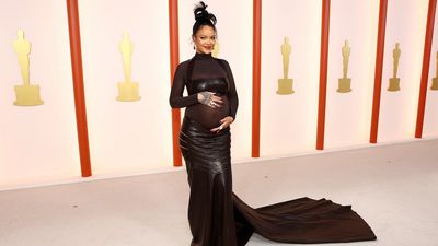 Rihanna Celebrates 5 Years Of Savage X Fenty With A Pregnant Photoshoot In Her Underwear And The Fan Comments Are A+