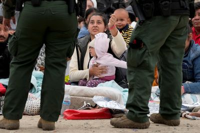 AP PHOTOS: Crowds of migrants wait at the border as Title 42 gives way to new rules