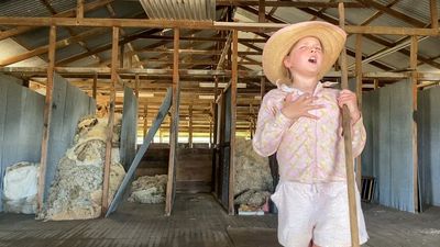 Outback kids rehearse for a year online to perform Longreach musical
