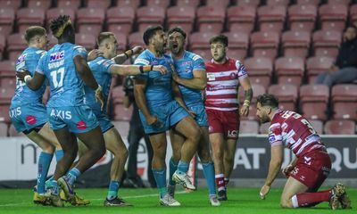 Leeds complete stunning comeback win at Wigan despite Tetevano’s early red