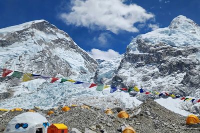 Nepali climbers kick off Everest summits