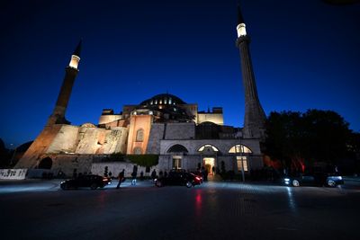 Erdogan leads prayers on eve of fight for political life