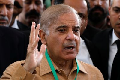 Pakistan PM orders those involved in violence tracked down and arrested