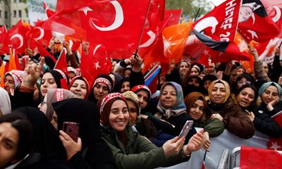 Recep Tayyip Erdoğan hands out gifts in desperate bid to win re-election