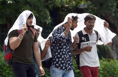 Delhi's maximum temp 2 notches above season's average; Sunday likely to be partly cloudy