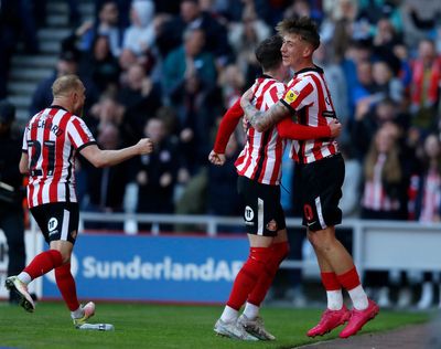 Sunderland come from behind to beat Luton in Championship play-off semis first leg