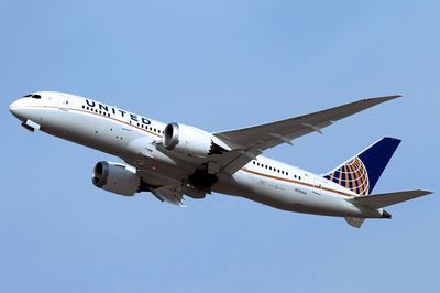 United pilots picket for better contract