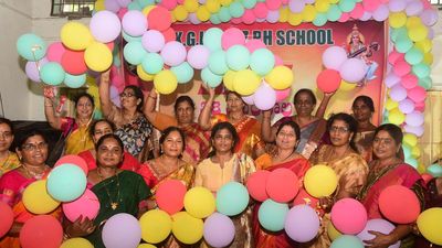 Alumni of Edupugallu KGKCM Zilla Parishad School participate in ‘Atmeeya Samavesam’, celebrate Mother’s Day