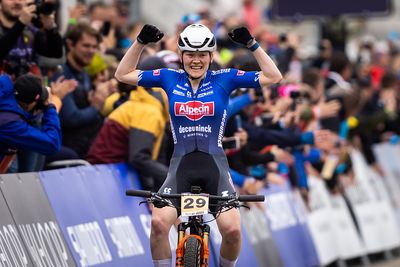 Puck Pieterse beats Ferrand-Prevot to win World Cup debut in Nove Mesto