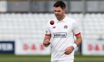 Jimmy Anderson gives England injury scare after suffering mild groin strain