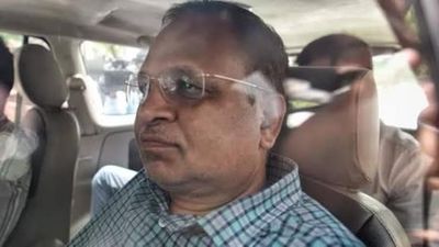 Tihar Jail SP gets notice after 2 inmates shifted to Satyendar Jain's cell on ex-minister's request