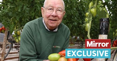 The World Talks - two farmers born 50 years and 5,000 miles apart bond over tomatoes