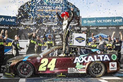 NASCAR Cup Darlington: Byron wins after Chastain and Larson crash