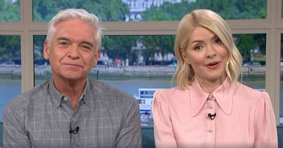 This Morning viewers baffled as Holly Willoughby and Phillip Schofield 'ignore elephant in room'