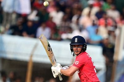 England ace Curran under fire as IPL record price tag weighs heavy