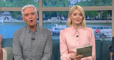 Holly Willoughby returns to This Morning in ‘gorgeous’ £169 blouse from designer brand