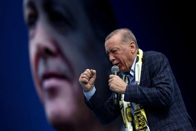 In Turkey vote, Erdogan defies forecasts of demise