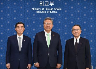 South Korean president urges expanded technology cooperation with Japan