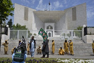 Pakistan gov’t vs judiciary tussle intensifies after Khan freed