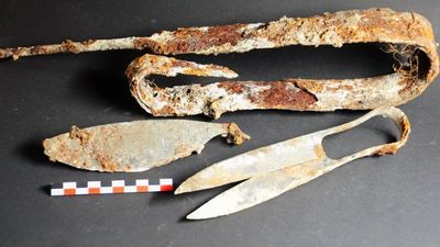 2,300-year-old scissors and 'folded' sword discovered in a Celtic cremation tomb in Germany